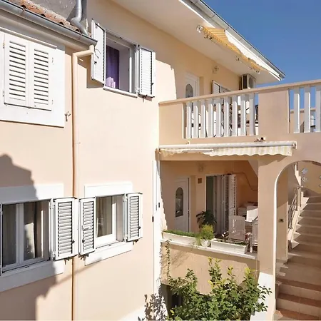 Apartment 1 Bedroom Lovely In