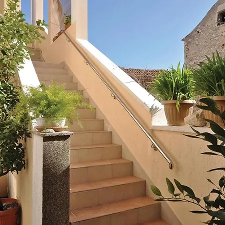 1 Bedroom Lovely In Apartment *